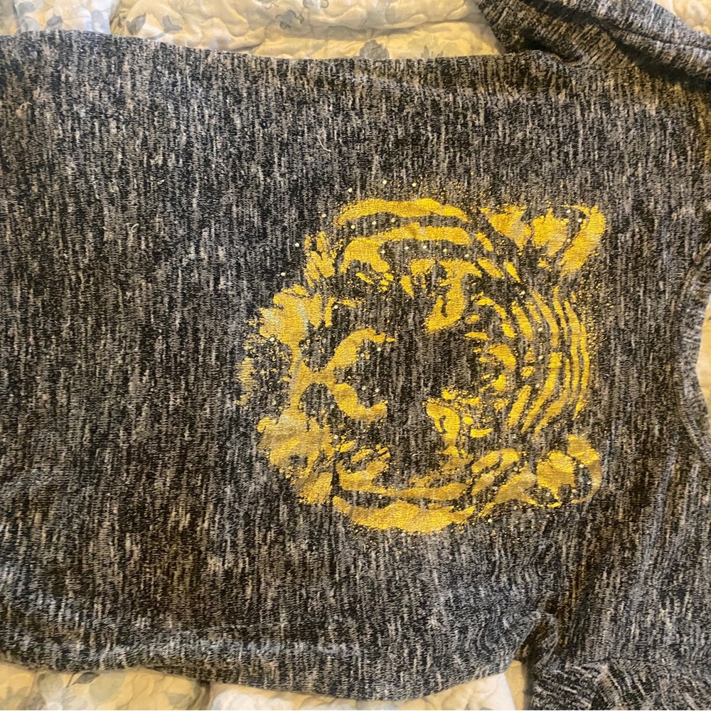 1X grey sweater Gold Lion wash and wear no shrinkage great condition 17